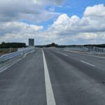 13_05_26 km 610+050 uciąglenie nawierzchni bitumicznej na WA_74 wykonano urządzenia BRD oznakowanie poziome i pionowe