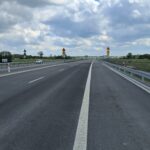 13_05_26 km 610+700’ warstwa ścieralna SMA11 wykonano urządzenia BRD oznakowanie poziome i pionowe widok w kierunku odcinka IX