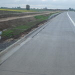 18.05.2026 583+250 JL wykonany ściek, bariery do uzupełnienia