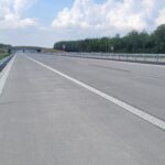20.05.26 km 599+700 nawierzchnia betonowa C35_45 wykonano urządzenia BRD oznakowanie poziome i pionowe