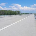 20.05.26 km 608+950’ nawierzchnia betonowa C35_45 nad PP_69 wykonano urządzenia BRD oznakowanie poziome i pionowe