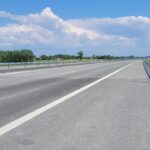 20.05.26 km 610+700’ warstwa ścieralna SMA11 wykonano urządzenia BRD oznakowanie poziome i pionowe widok w kierunku odcinka IX