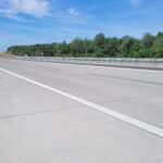 25.05.26 km 599+700 nawierzchnia betonowa C35_45 wykonano urządzenia BRD oznakowanie poziome i pionowe