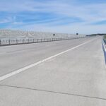 25.05.26 km 601+500’ nawierzchnia betonowa C35_45 wykonano urządzenia BRD oznakowanie poziome i pionowe ekrany akustyczne