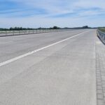 25.05.26 km 603+600’ nawierzchnia betonowa C35_ wykonano urządzenia BRD oznakowanie poziome i pionowe doposażanie kolumn ratowniczych