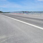 25.05.26 km 610+050 uciąglenie nawierzchni bitumicznej na WA_74 wykonano urządzenia BRD oznakowanie poziome i pionowe