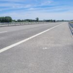 25.05.26 km 610+700’ warstwa ścieralna SMA11 wykonano urządzenia BRD oznakowanie poziome i pionowe widok w kierunku odcinka IX
