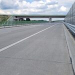 01.06.26 km 602+900’ nawierzchnia betonowa C35_45 i WD_69A wykonano urządzenia BRD oznakowanie poziome i pionowe ekrany akustyczne