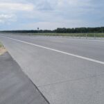 01.06.26 km 604+400 nawierzchnia betonowa C35_45 wykonano urządzenia BRD oznakowanie poziome i pionowe