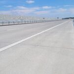 09.06.26 km 601+500’ nawierzchnia betonowa C35_45 wykonano urządzenia BRD oznakowanie poziome i pionowe ekrany akustyczne