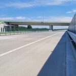09.06.26 km 602+900’ nawierzchnia betonowa C35_45 i WD_69A wykonano urządzenia BRD oznakowanie poziome i pionowe ekrany akustyczne