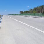09.06.26 km 606+150 nawierzchnia betonowa C35_ wykonano urządzenia BRD oznakowanie poziome i pionowe