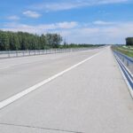 09.06.26 km 608+950’ nawierzchnia betonowa C35_45 nad PP_69 wykonano urządzenia BRD oznakowanie poziome i pionowe
