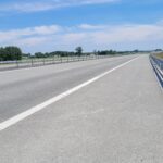 09.06.26 km 610+700’ warstwa ścieralna SMA11 wykonano urządzenia BRD oznakowanie poziome i pionowe widok w kierunku odcinka IX